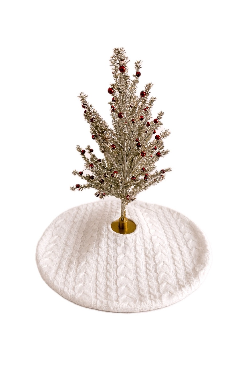 COD 0425 - COMBO MANTEL CIRCULAR PARA MESA + ARBOLITO DORADO